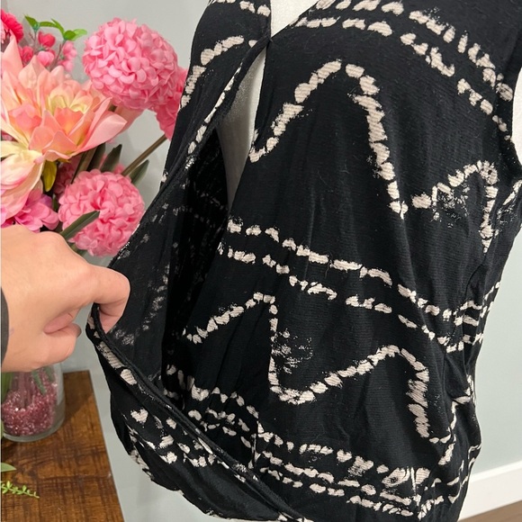 Lucky Brand Sleeveless Top - Picture 4 of 14